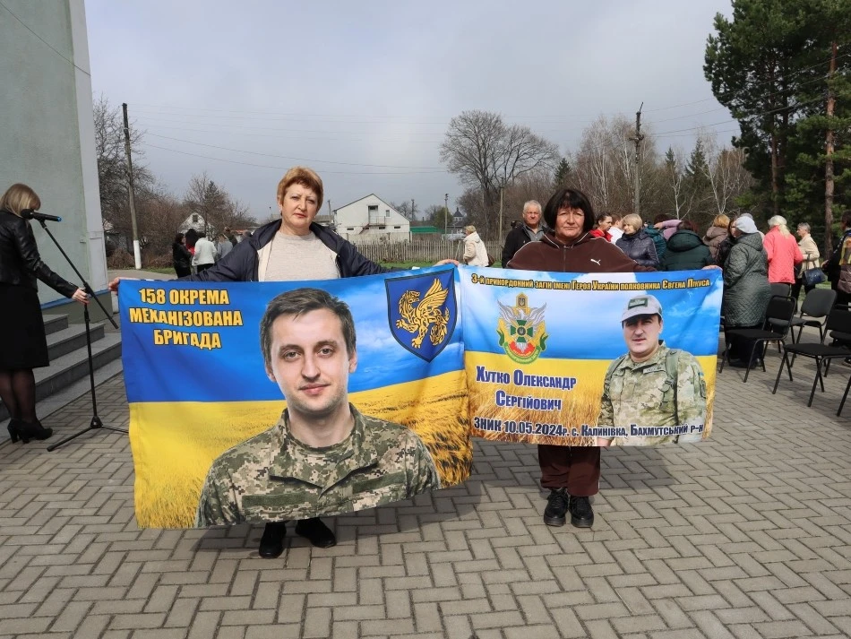 Повернення з 37-місячного пекла та ковані стрічки надії: як у Кегичівці виборюють повернення зниклих безвісти воїнів